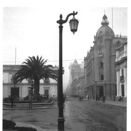 6. Poste de luz en Edificio de la Intendencia, Moneda con Morandé, 1927.