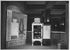 4. Refrigerador eléctrico abierto en vitrina, 1930.