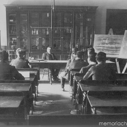 2. Alumnos en clases, Escuela Normal de Preceptores, Santiago, 1902.