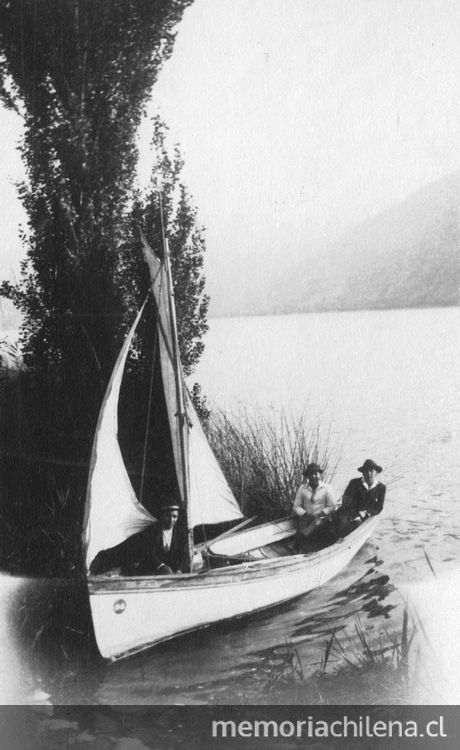 4. Embarcación en el río Maule, 1922.