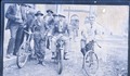 1. Grupo de hombres en bicicletas.Chile, entre 1910 y 1930.
