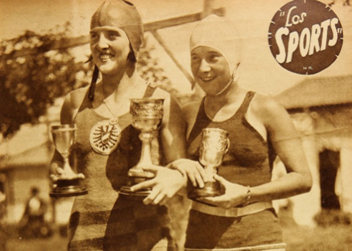 2. Marta Schuler y Victoria Caffarena. Nadadoras chilenas campeonas. Los Sports, 1928.