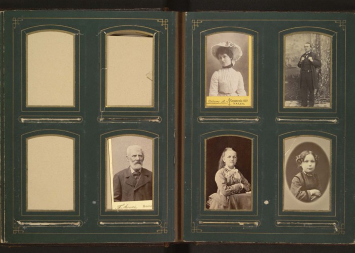 4. Página de álbum carte de visite. Fotografías monocromas.  Fecha: entre 1900 y 1919.