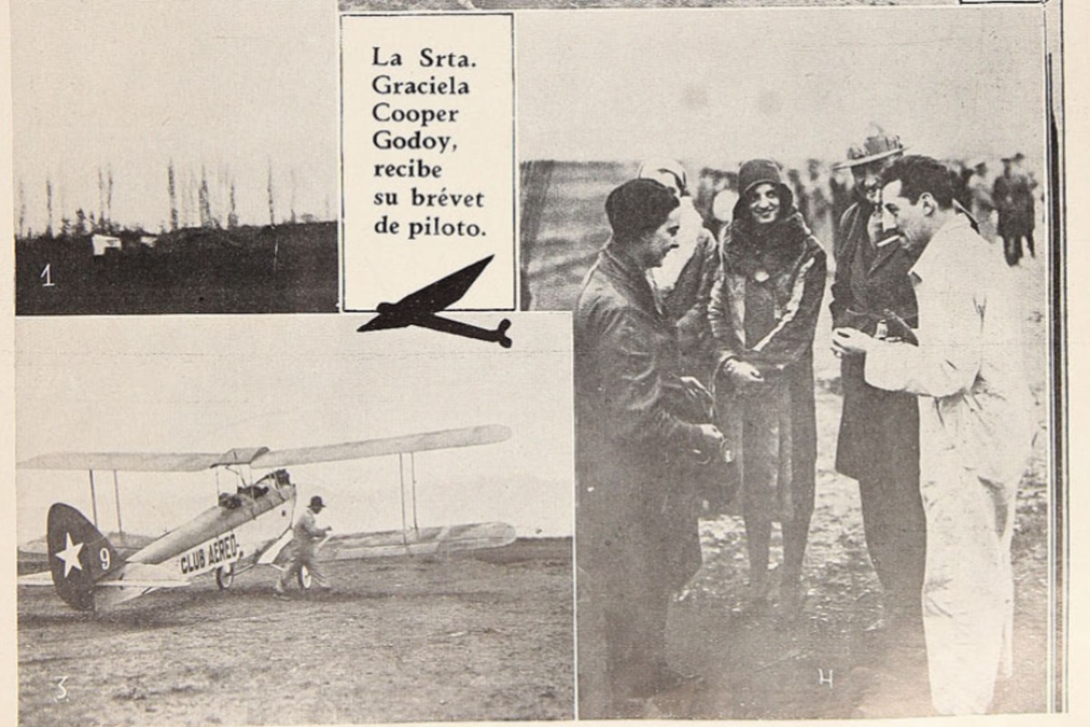 2. Graciela Cooper recibe su licencia de aviadora.