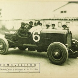 4. Aladino Azzari  sobre su auto marca Studebaker. Año 1927.