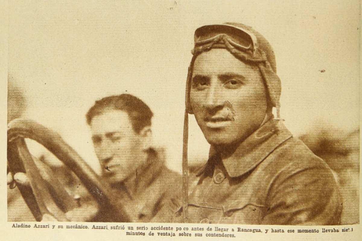 5. Aladino Azzari, en el volante, y su mecánico. Año 1927.