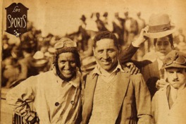 7. Azzari, al medio, y su mecánico después de ganar el Circuito Sur. Año 1929.