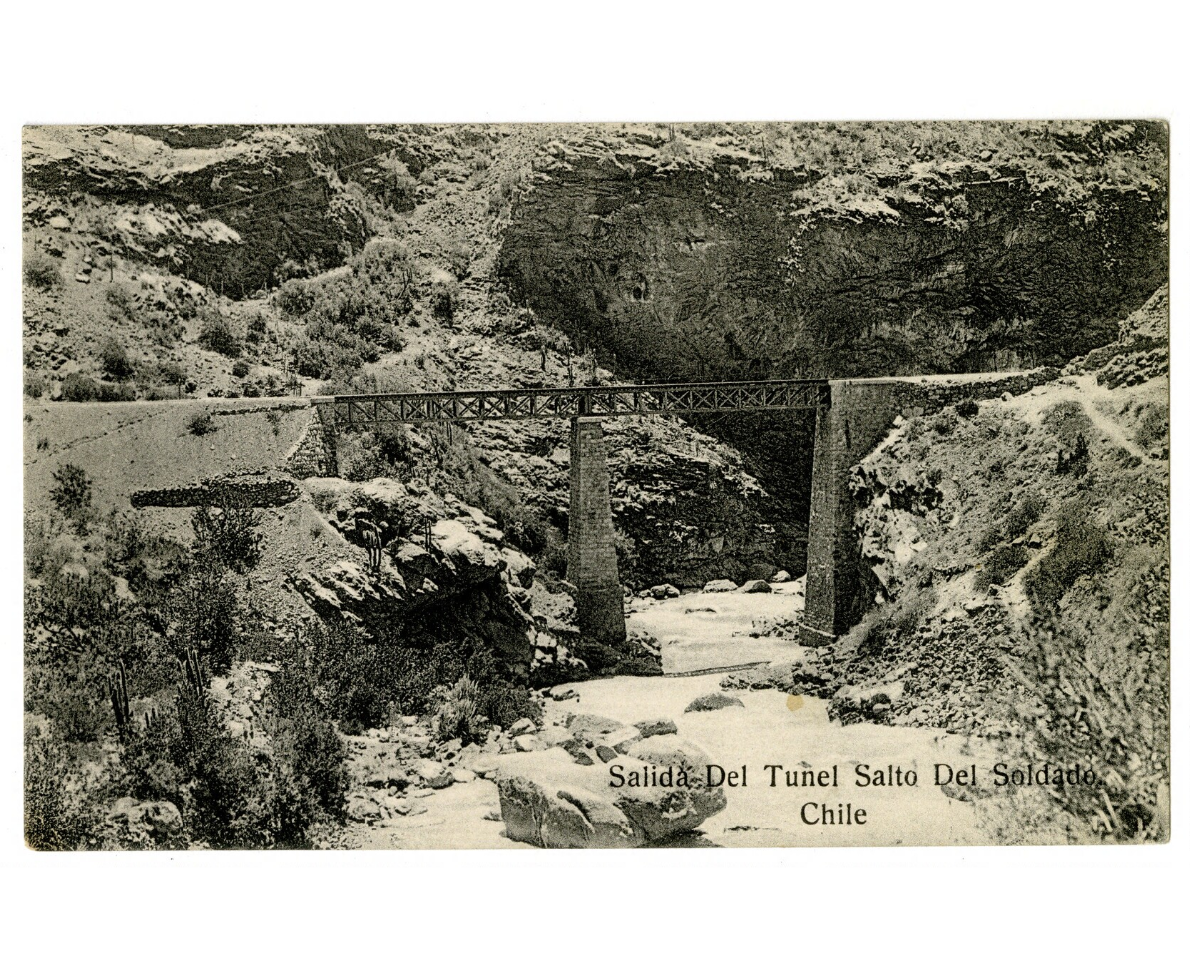  6. Salida del Tunel Salto del Soldado Chile, ubicado en Los Andes, año 1910.