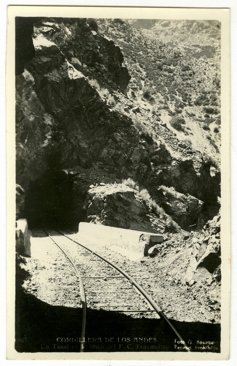11. Un túnel en la línea del Ferrocarril Trasandino, año 1910.