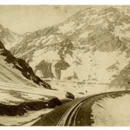 13. Cordillera de Los Andes, vista desde el Ferrocarril Trasandino, año 1910.
