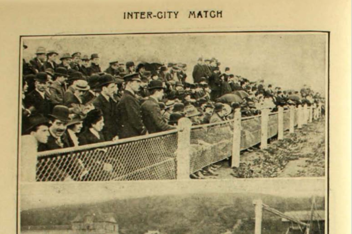 18. Fotografías de un partido entre jugadores de Santiago y Valparaíso, en 1910. Revista - Zig-Zag 284 (30 de julio 1910).