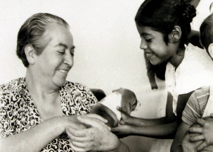 Gabriela Mistral y los oficios