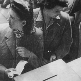 4. Mujeres votando en las elecciones municipales de 1945.