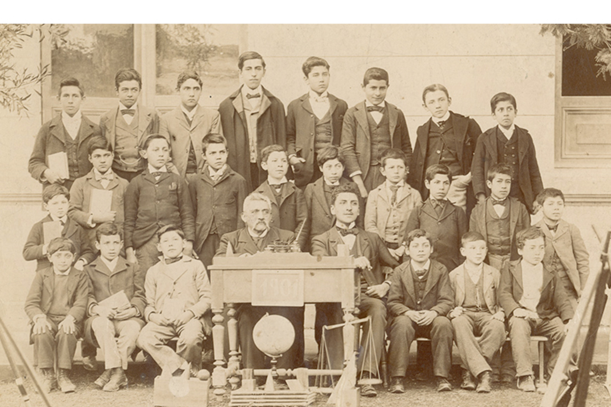 Alumnos de la Escuela Superior nº 3, Santiago, 1901.