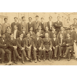 Alumnos de la Escuela Normal de Victoria, provincia de Malleco, 1919.