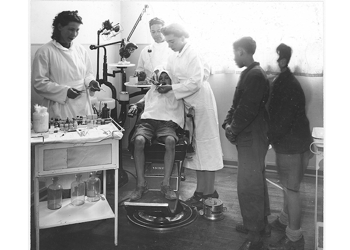 Clínica dental. Liceo de Aplicación N° 3 de hombres.