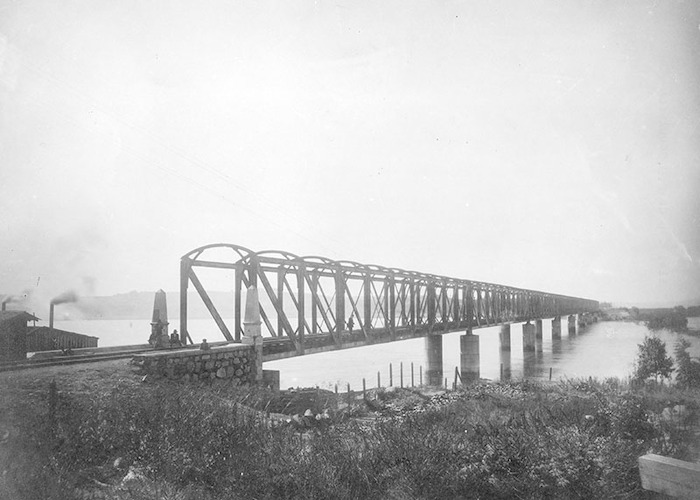 6. Puente ferroviario.