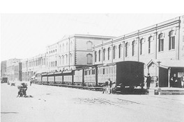 1. Ferrocarril en calle Errázuriz. Valparaíso.