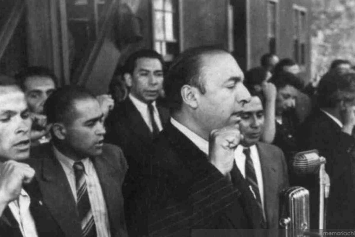 5. Neruda dando un discurso en 1960.