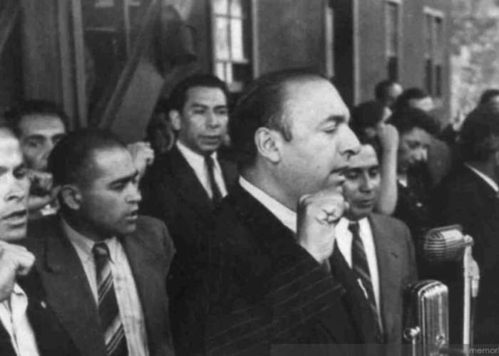 5. Neruda dando un discurso en 1960.