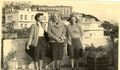 2. Gabriela Mistral, Doris Dana y una amiga en Nápoles, Italia, 1952.