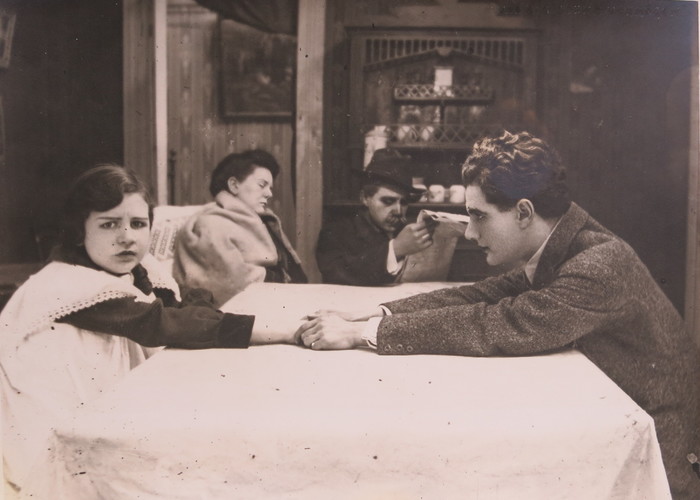 5. Escena de "Uno de abajo" de Armando Rojas Castro, 1920.