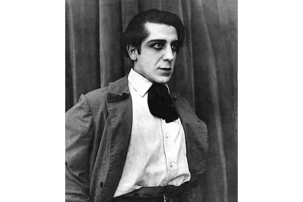 6. El actor Pedro Sienna en la película "Los payasos se van", 1921.