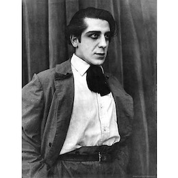 6. El actor Pedro Sienna en la película "Los payasos se van", 1921.