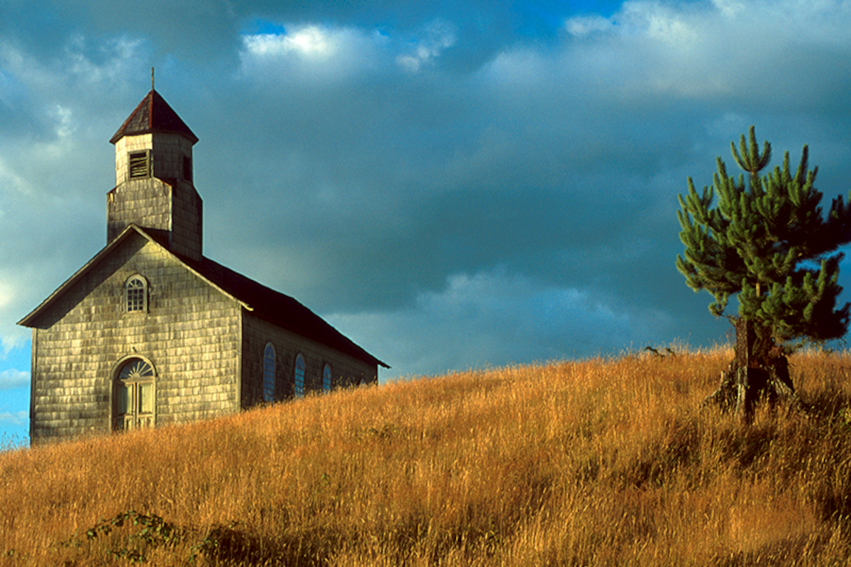 Iglesia de Chiloé. Servicio Nacional de Turismo - Sernatur, Fundación Imagen de Chile (FICH).