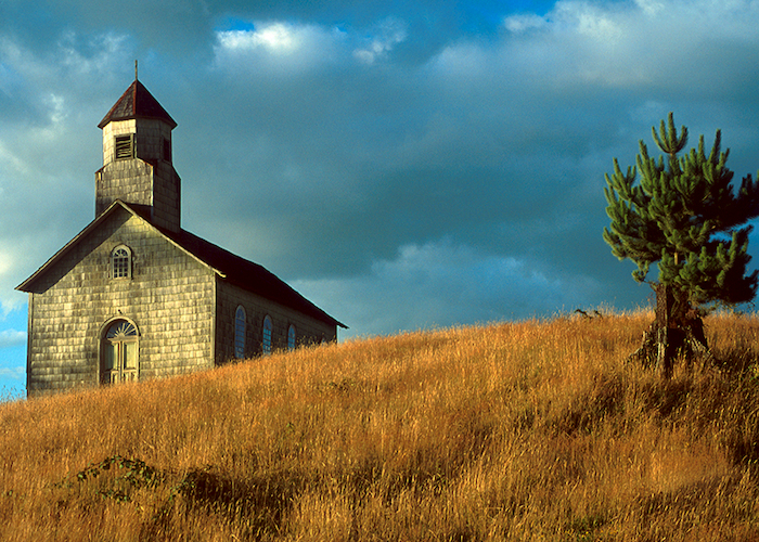 Iglesia de Chiloé. Servicio Nacional de Turismo - Sernatur, Fundación Imagen de Chile (FICH).