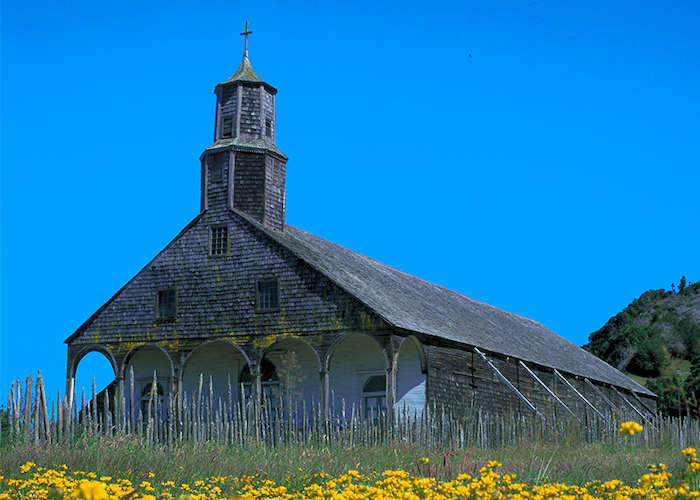 Iglesia de Quinchao, Chiloé. Servicio Nacional de Turismo - Sernatur, Fundación Imagen de Chile (FICH).