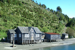 Palafitos, Canal Dalcahue, Chiloé. Servicio Nacional de Turismo - Sernatur, Fundación Imagen de Chile (FICH).