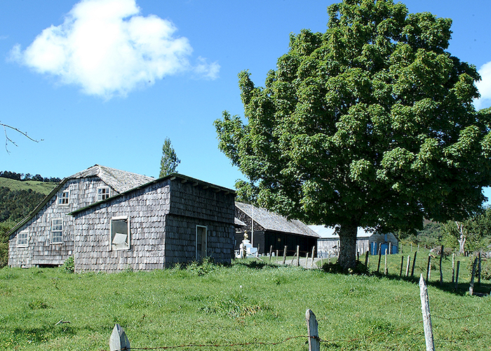 Casa en Chiloé. Servicio Nacional de Turismo - Sernatur, Fundación Imagen de Chile (FICH).