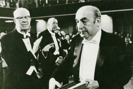 2. Pablo Neruda en la ceremonio de los premios Nobel, 1971.