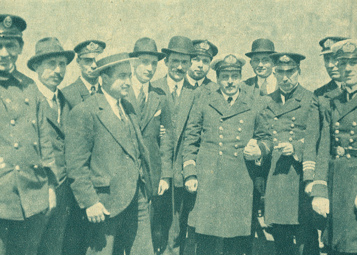 3. Piloto Pardo y oficiales de la Armada.