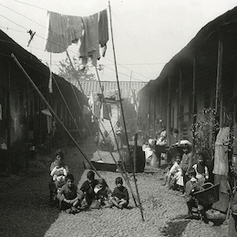  2. Interior de un conventillo, Santiago, 1920.