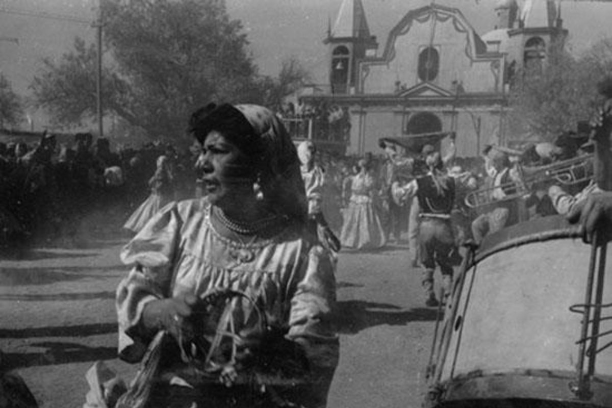 10. Danzas en fiesta de La Tirana, ritual del norte de Chile, hacia 1965.