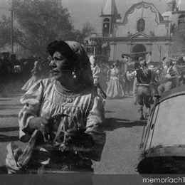 10. Danzas en fiesta de La Tirana, ritual del norte de Chile, hacia 1965.