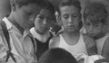 12. Grupo de niños, hacia 1960.