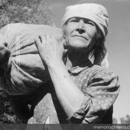 13. Campesina, hacia 1960.