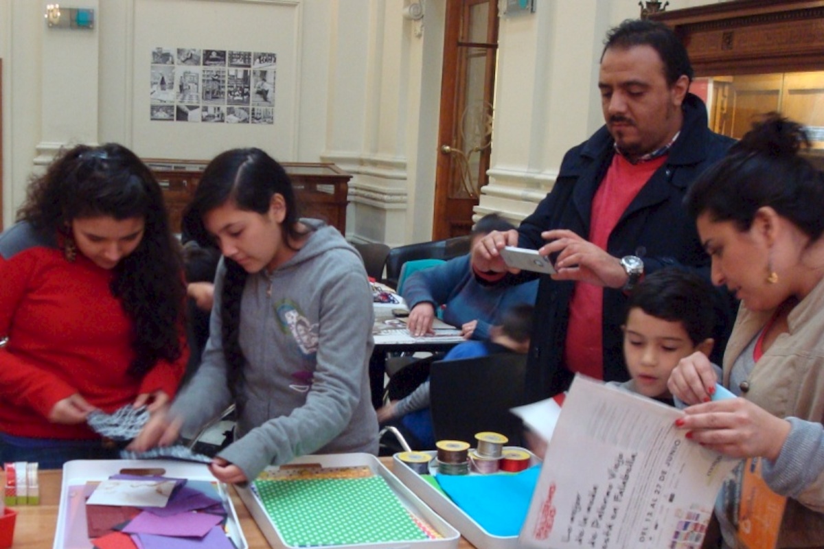 Participantes del taller "Haciendo una postal"