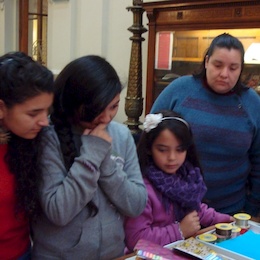 Participantes del taller "Haciendo una postal"