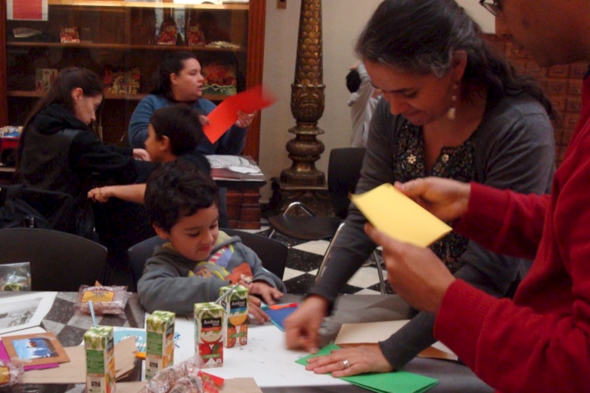 Participantes del taller "Haciendo una postal"