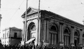 Monasterio de las Monjas Claras a la hora de salida de misa, 1913.