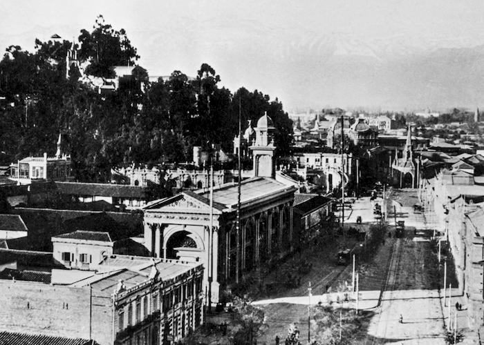 Vista del convento de las monjas de Santa Clara y del cerro Santa Lucía, 1910.