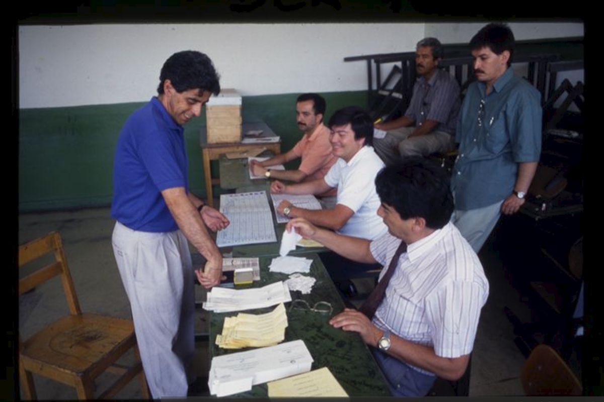 7. Ciudadano votando en elección presidencial de 1989