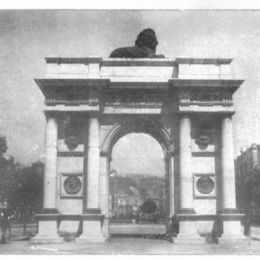 Arco obsequiado por la colonia británica a Valparaíso, en 1911.