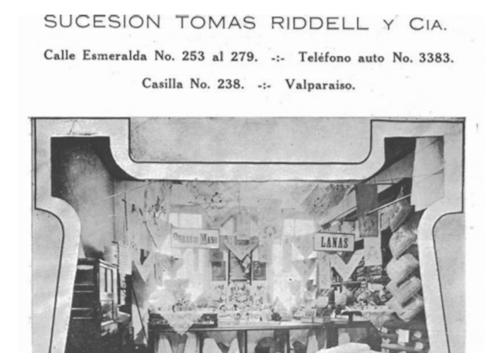 Interior de la Casa Ridell, tienda de ropa y artículos para señoras, caballeros y niños