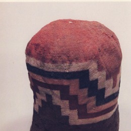 9. Gorro policromo de lana. Fase Alto Ramírez.