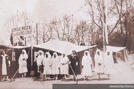 9. Puesto de primeros auxilios instalado en la entrada de la Quinta Normal. Santiago, hacia 1930.